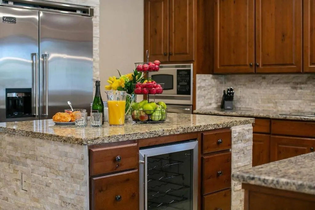 Vakantiehuis Best Location In Scottsdale, 8 Bedroom House, Heated Pool, Spa, Game Room, Bbq, Putting Green Phoenix