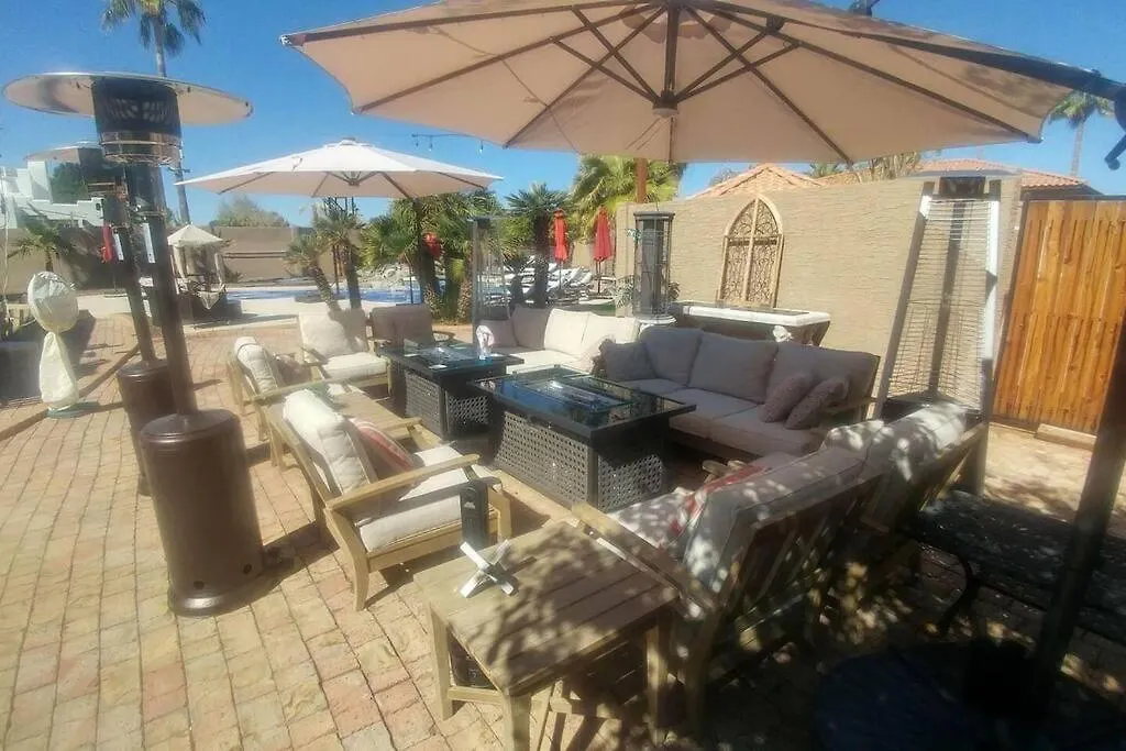 Vakantiehuis Best Location In Scottsdale, 8 Bedroom House, Heated Pool, Spa, Game Room, Bbq, Putting Green Phoenix