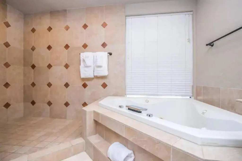 Vakantiehuis Best Location In Scottsdale, 8 Bedroom House, Heated Pool, Spa, Game Room, Bbq, Putting Green Phoenix