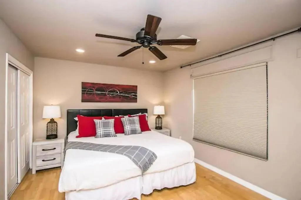 Best Location In Scottsdale, 8 Bedroom House, Heated Pool, Spa, Game Room, Bbq, Putting Green Phoenix
