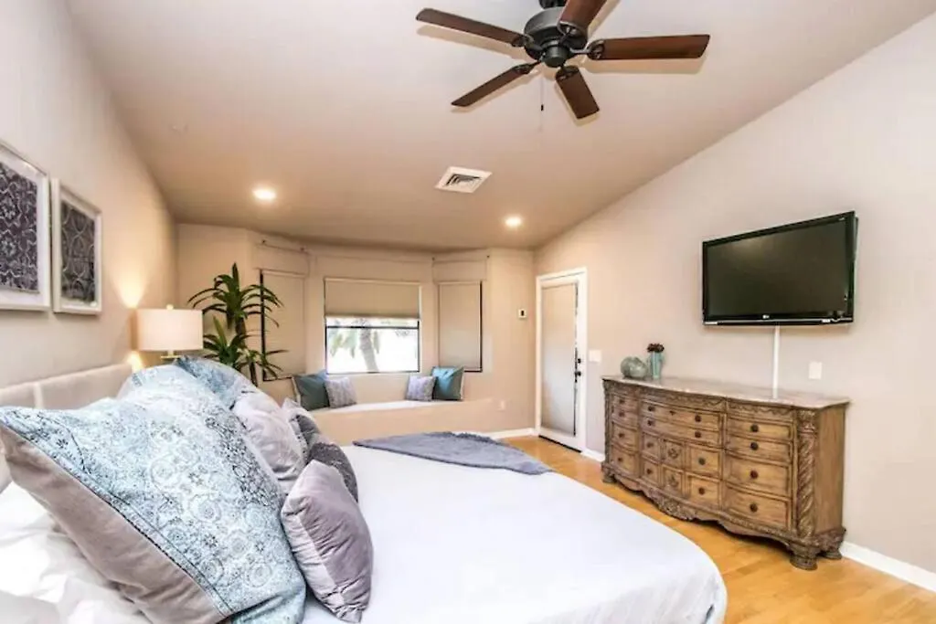 Vakantiehuis Best Location In Scottsdale, 8 Bedroom House, Heated Pool, Spa, Game Room, Bbq, Putting Green Phoenix