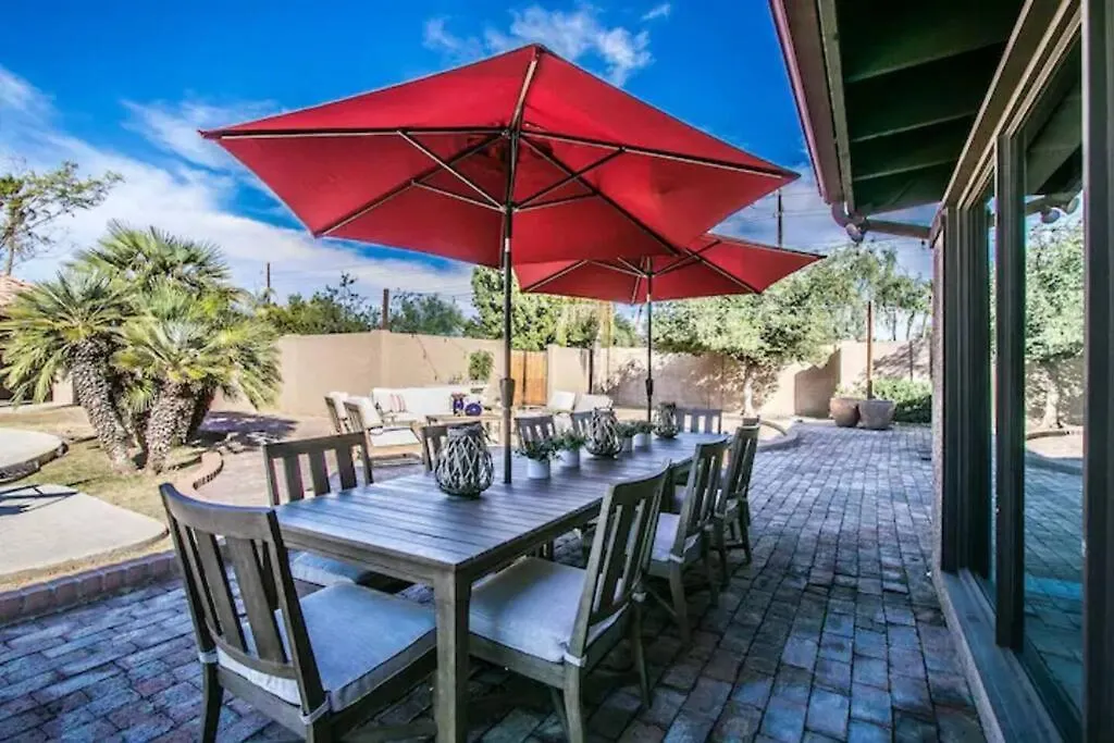 Best Location In Scottsdale, 8 Bedroom House, Heated Pool, Spa, Game Room, Bbq, Putting Green Phoenix Vakantiehuis